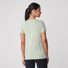 Camiseta Feminina New Balance Manga Curta Sport Essentials - Foto 2