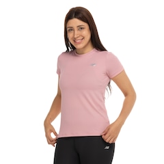 Camiseta Feminina New Balance Manga Curta Sport Essentials - Foto 2