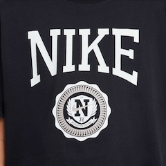 Camiseta Nike Sportswear Graphic Juvenil - Foto 4