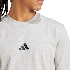 Camiseta Básica adidas Logo Pequeno - Masculina - Foto 4