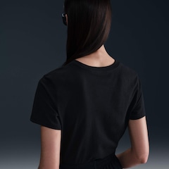 Camiseta Nike Sportswear Club Feminina - Foto 4