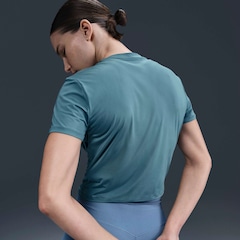 Camiseta Nike One Classic Cropped Feminina - Foto 4