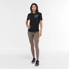 Camiseta Nike Sportswear Club Essential Feminina - Foto 4