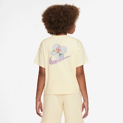 Camiseta Nike Sportswear Seasonal Story Juvenil - Foto 2