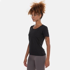 Camiseta ASICS Libélula Recorte Feminina - Foto 4