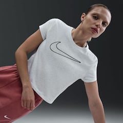 Camiseta Nike Sportswear Club Feminina - Foto 5