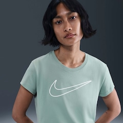 Camiseta Nike Sportswear Club Feminina - Foto 4