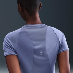 Camiseta Nike Swift Feminina - Foto 2