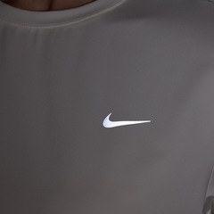 Camiseta Nike Swift Feminina - Foto 5