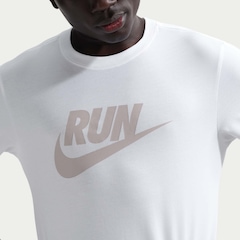 Camiseta Nike Tee Run Swoosh Masculina - Foto 4
