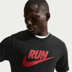 Camiseta Nike Tee Run Swoosh Masculina - Foto 4