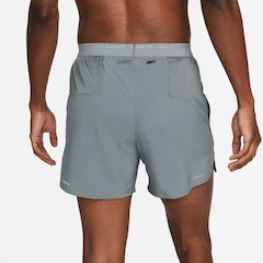 Bermuda Nike Dri-FIT 5in Stride Masculina - Foto 3