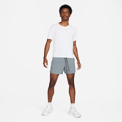 Bermuda Nike Dri-FIT 5in Stride Masculina - Foto 4