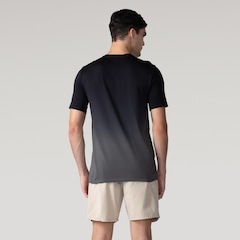 Camiseta Asics Degrade Seamless - Masculina - Foto 2