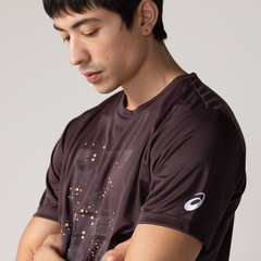 Camiseta Asics LS MP Estampada - Masculina - Foto 4