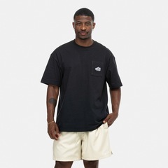 Camiseta Nike Sportswear Patch Masculina - Foto 5