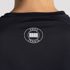 Camiseta ASICS Emblema Racket Masculina - Foto 6