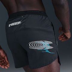 Shorts Nike Stride - Masculino - Foto 2
