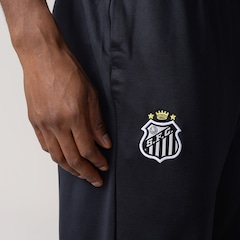Calça Umbro Santos 26 Viagem Torcedor - Masculina - Foto 4