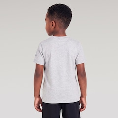 Camiseta Nike Club Family Infantil - Foto 2