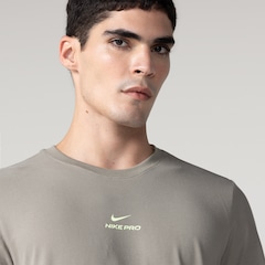 Camiseta Dri-FIT Nike Pro Masculina - Foto 4