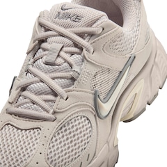 Tênis Feminino Nike V5 RNR - Foto 8