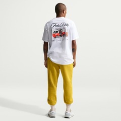 Camiseta Nike Sportswear Café Swoosh Mug Unissex - Foto 2