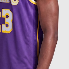 Camiseta Regata Nike Los Angeles Lakers Dri-FIT Swingman Jersey Statement 2025 - Masculina - Foto 4