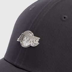 Boné Unissex New Era 9Forty Metallic Pin Aba Curva - Foto 3