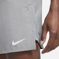 Bermuda Nike Challenger - Masculino - Foto 4