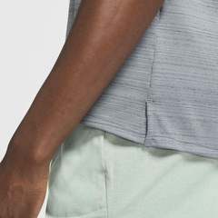 Camiseta Regata Nike Dri-Fit Miler - Masculina - Foto 4