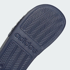 Chinelo adidas Adilette Shower Slide - Infantil - Foto 9