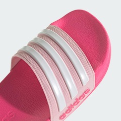 Chinelo adidas Adilette Shower Slide - Infantil - Foto 10