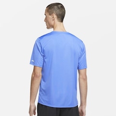 Camiseta Nike Wild Run Miler - Masculina - Foto 2