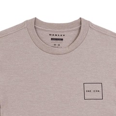 Camiseta Oakley One Icon R1 Tee - Masculino - Foto 2