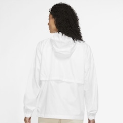 Jaqueta com Capuz Nike Sportswear Essential Repel - Feminina - Foto 2