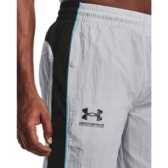 Calça Under Armour Woven Track - Masculina - Foto 4