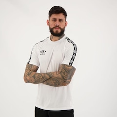 Camiseta Umbro Traditional Tape - Masculina - Foto 2