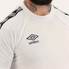 Camiseta Umbro Traditional Tape - Masculina - Foto 4