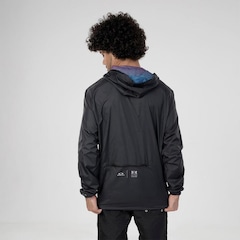Jaqueta Corta Vento com Capuz Oakley Edição Especial Tramas - Masculina - Foto 3