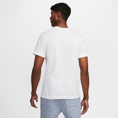 Camiseta Nike Sportswear Club - Masculina - Foto 5