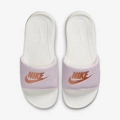 Chinelo Nike Victori One - Feminino - Foto 5