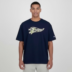 Camiseta Champion Ath Patchwork Pennant - Masculina - Foto 1