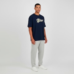 Camiseta Champion Ath Patchwork Pennant - Masculina - Foto 3