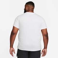 Camiseta Nike Dri-FIT UV Miler - Masculina - Foto 8