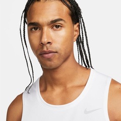 Camiseta Regata Nike Dri-FIT UV Miler - Masculina - Foto 3