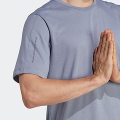 Camiseta adidas Treino Yoga Base - Masculina - Foto 9