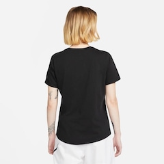 Camiseta Nike Sportswear Club Essentials - Feminina - Foto 2