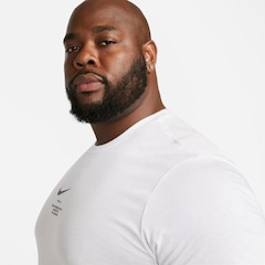 Camiseta Nike Sportswear Big Swoosh - Masculina - Foto 8