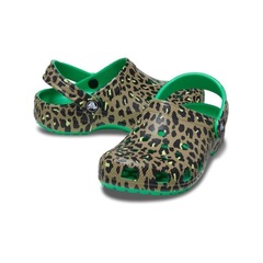 Sandália Crocs Classic Far Out Clog K Grass - Infantil - Foto 4